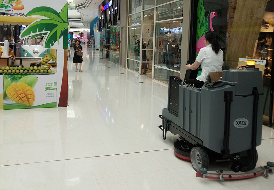 江西大型清潔設備多功能洗地機和電動<a href=http://www.llamkos.com target=_blank class=infotextkey>掃地車生產廠</a>