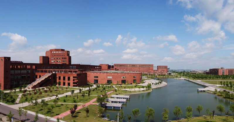 江西師范大學旭潔洗地機客戶案例-<a href=http://www.llamkos.com target=_blank class=infotextkey>洗地機生產廠</a>家